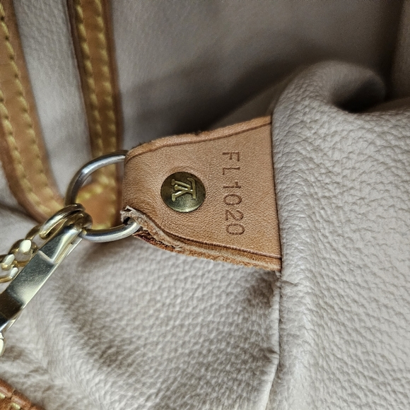 Louis Vuitton Bucket Bag - Picture 13 of 13